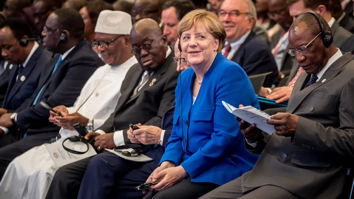 Merkel mit dem Chef der Afrikanischen Union, Alpha Condé (rechts)