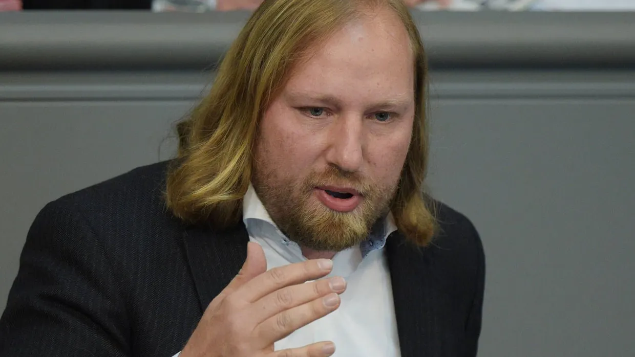 Der Fraktionschef von Bündnis 90/Die Grünen, Anton Hofreiter, fordert einen neuen Bundestagsbeschluss zu Griechenland.