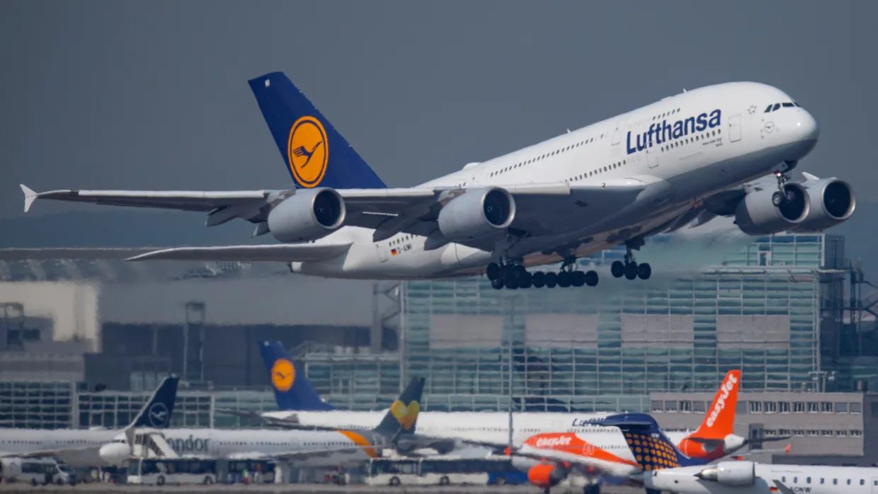 Neue Wege: Wegen des Irankriegs müssen Flugzeuge teilweise Umwege in Kauf nehmen.