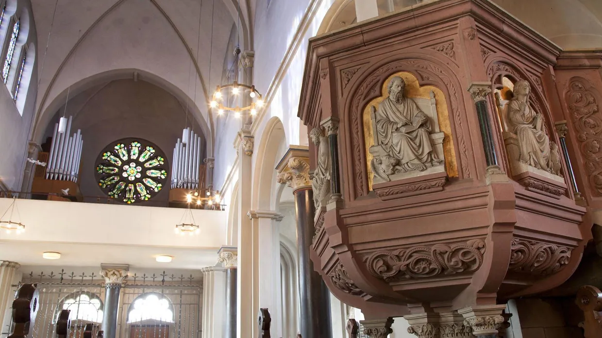 St. Lambertus wird abgerissen: Die vier Evangelisten brauchen für ihre Kanzel ein neues Zuhause.