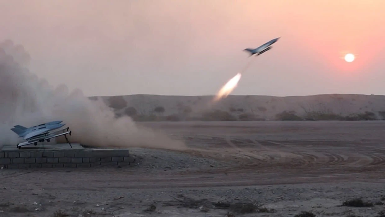 Raketen- und Drohneneinheiten starten während einer militärischen Übung der Islamischen Revolutionsgarden im Persischen Golf und in der Straße von Hormus.