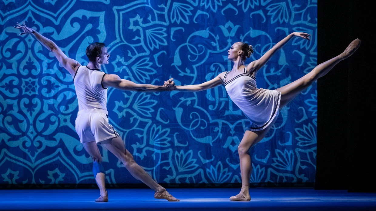 Es ist noch heißer geworden, was den Tanz in der Wiener Staatsoper angeht: Milda Luckuté und ihr Partner Zsolt Török in Justin Pecks „Heatscape“.