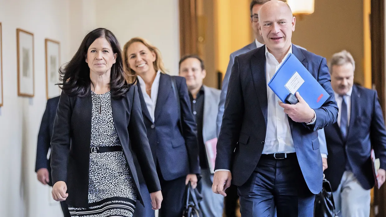 Mehr will er nicht mehr dazu sagen: Wegner und Bildungssenatorin Katharina Günther-Wünsch im Roten Rathaus