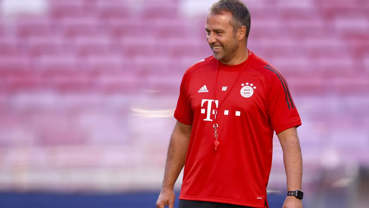 Guter Dinge: Bayerns Trainer Hansi Flick will sich in seinem ersten Champions-League-Finale gleich die Krone aufsetzen.