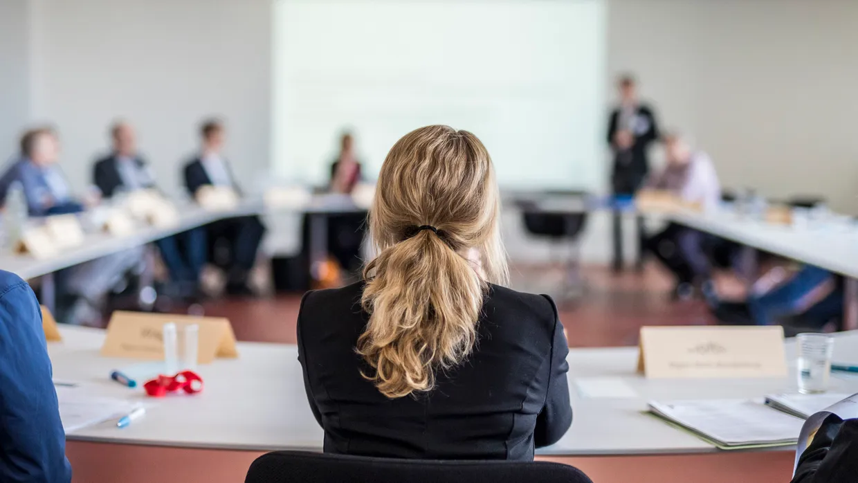 Frauen schaffen es immer häufiger in Führungspositionen. Doch bis zur Parität ist es noch ein weiter Weg.