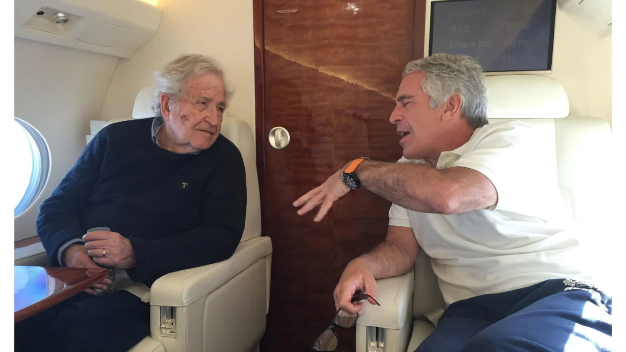 Noam Chomsky im Flieger neben Jeffrey Epstein