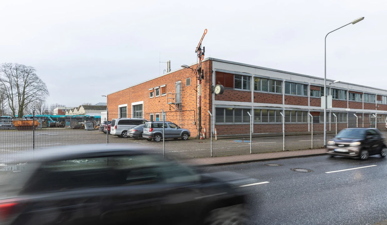 Platz für Wohnungen: Der Busbetriebshof der städtischen Verkehrsgesellschaft am Römerhof soll einem Neubauquartier weichen.