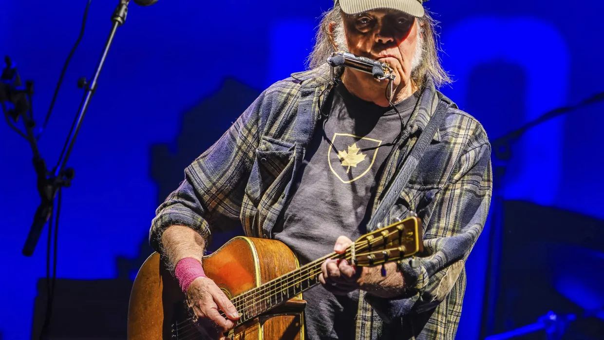 Sieht manchmal behäbig aus, hat aber immer noch den nötigen Zorn: Neil Young im Konzert, 2025