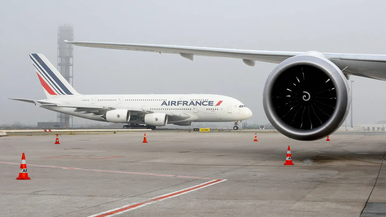 Air-France: In Paris wurde ein blinder Passagier tot im Fahrwerk gefunden.