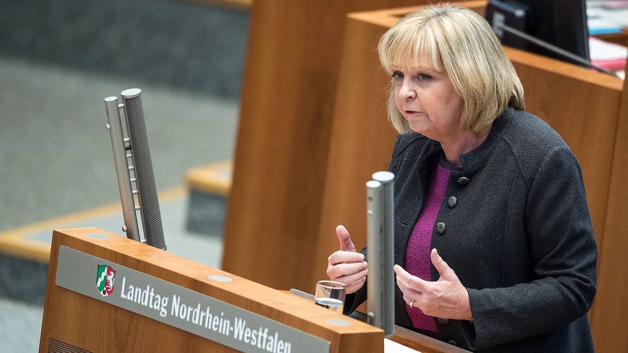 Die nordrhein-westfälische SPD-Ministerpräsidentin Hannelore Kraft bei ihrer Rede zum Fall Anis Amri im Düsseldorfer Landtag