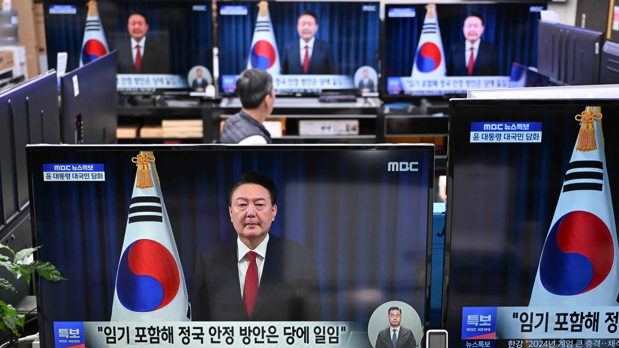 Yoon am 7. Dezember 2024 in den Fernsehnachrichten