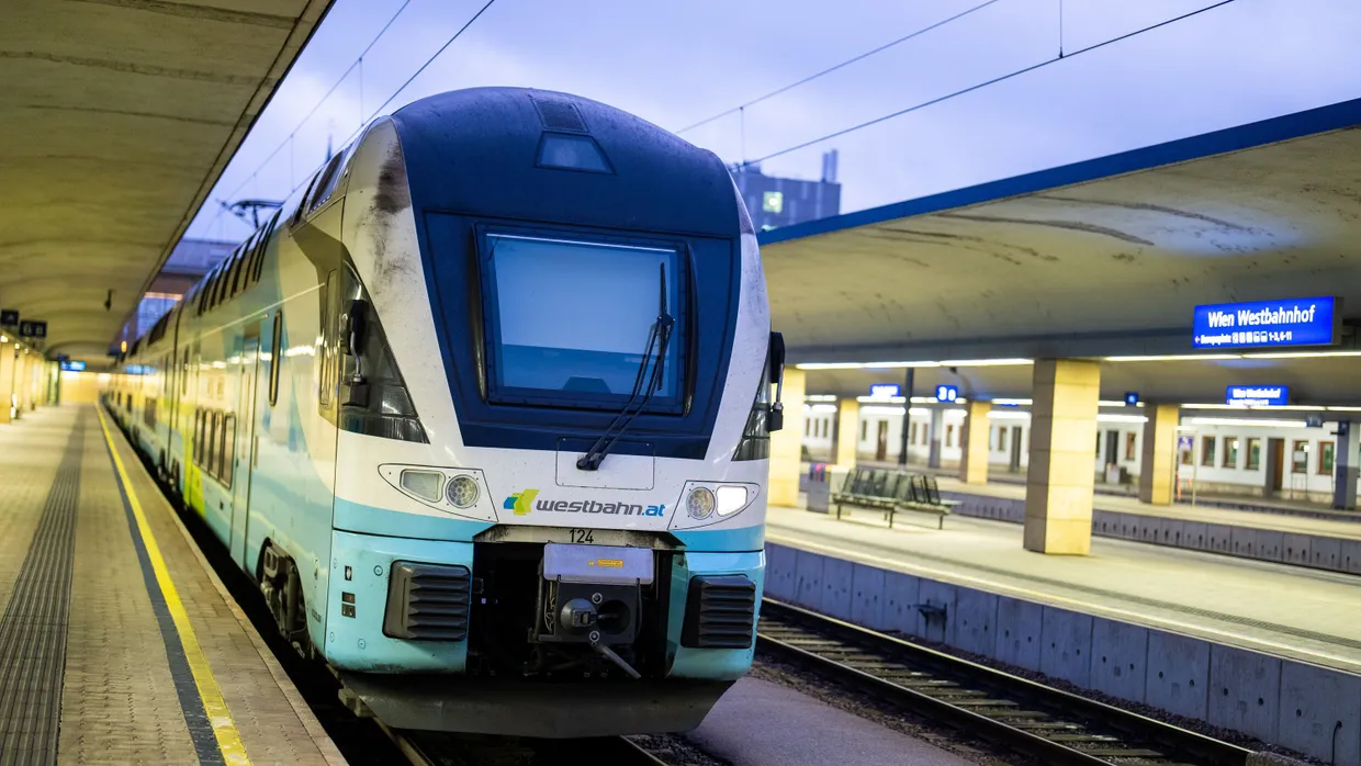 Ein Zug der Westbahn am Wiener Westbahnhof.