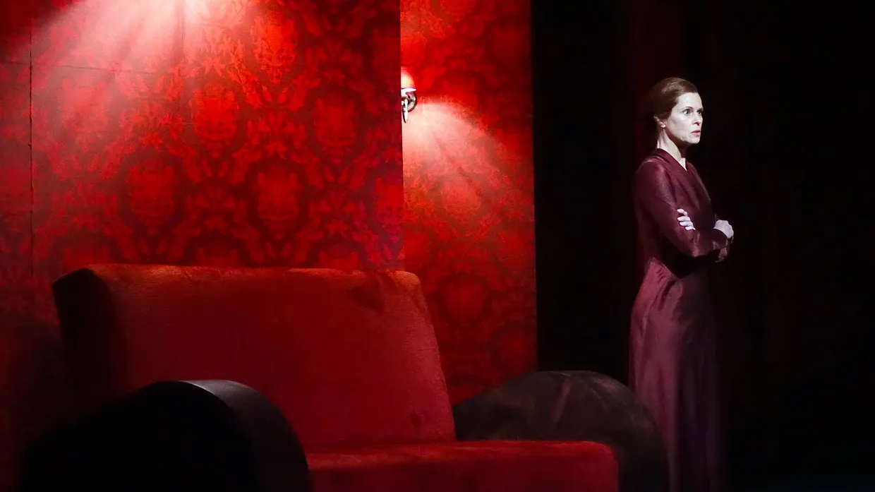 Leslie Malton spielt Wassa „Wassa Schelesnowa“ von Gorki am Staatstheater Wiesbaden.