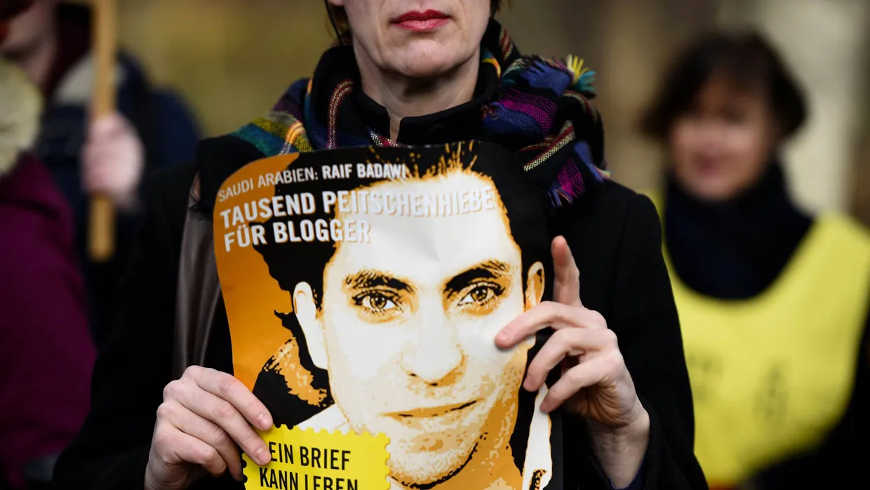 In vielen Ländern wurde Ende Januar gegen die Verurteilung Raif Badawis protestiert - hier vor der saudischen Botschaft in Berlin