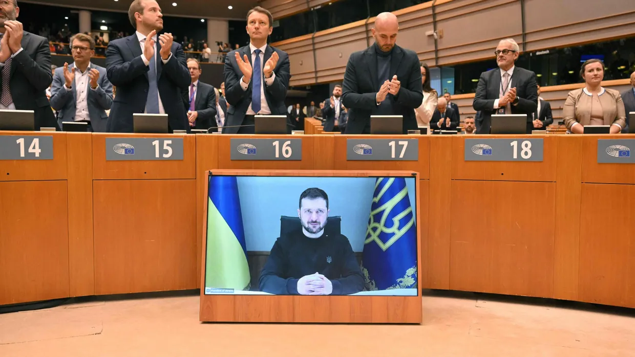 Der ukrainische Präsident Wolodymyr Selenskyj bei einer Videoansprache im Europäischen Parlament