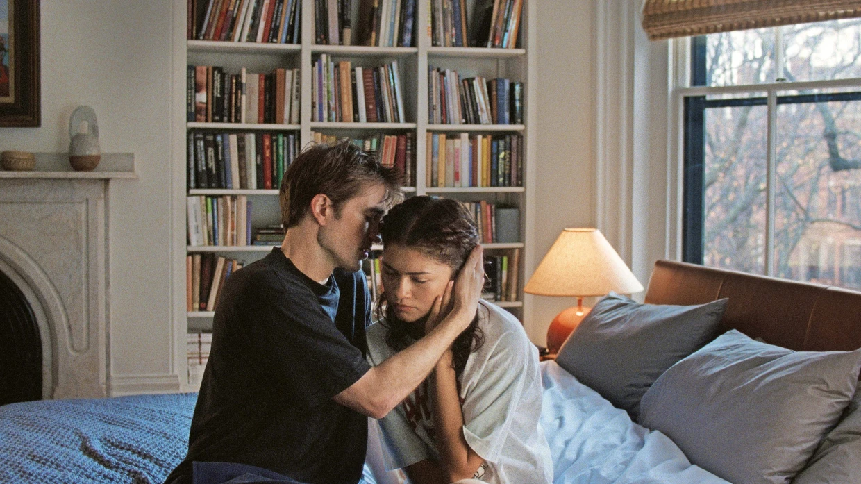 Auf dem Weg ins tiefenpsychologische Ratespiel: Emma (Zendaya) und Charlie (Robert Pattinson)