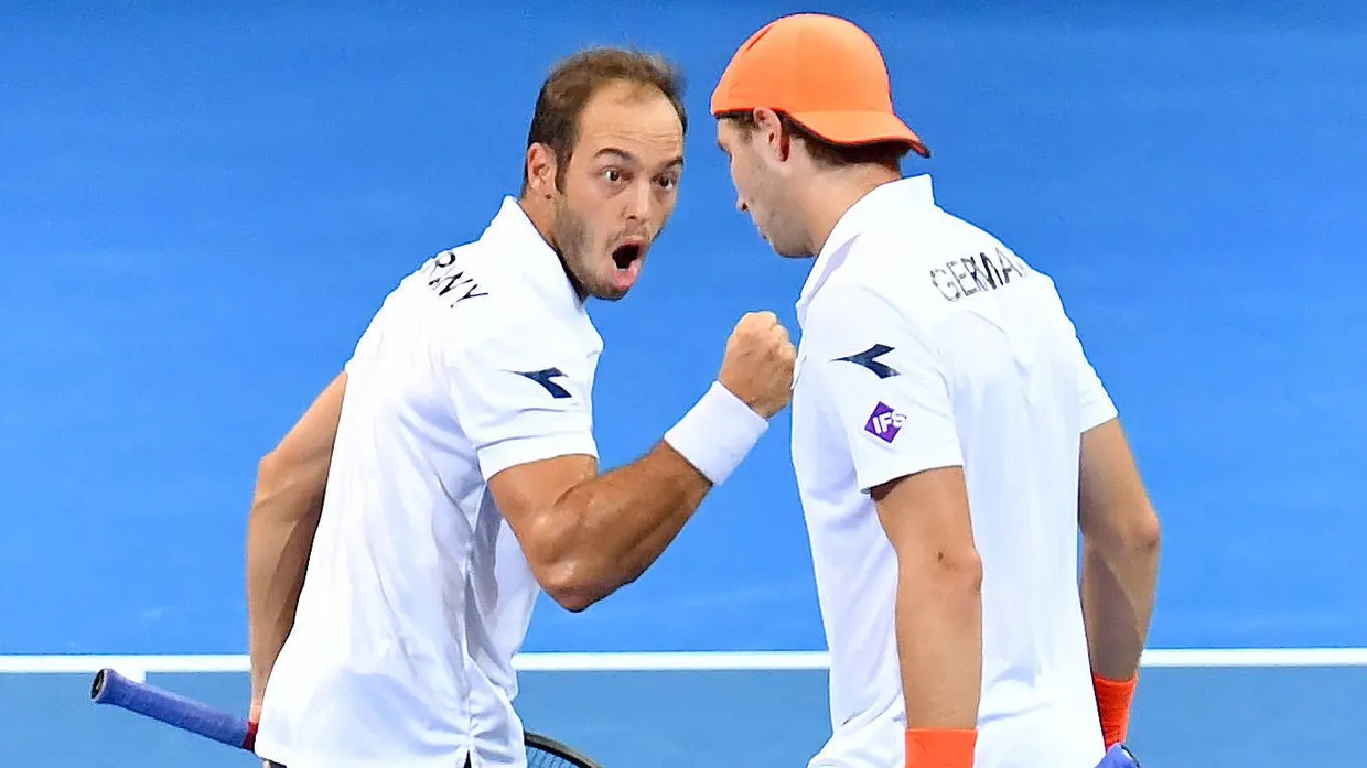 Gemeinsam gewonnen: Tim Pütz (l.) und Jan-Lennard Struff besiegen im Doppel das Duo aus Australien.