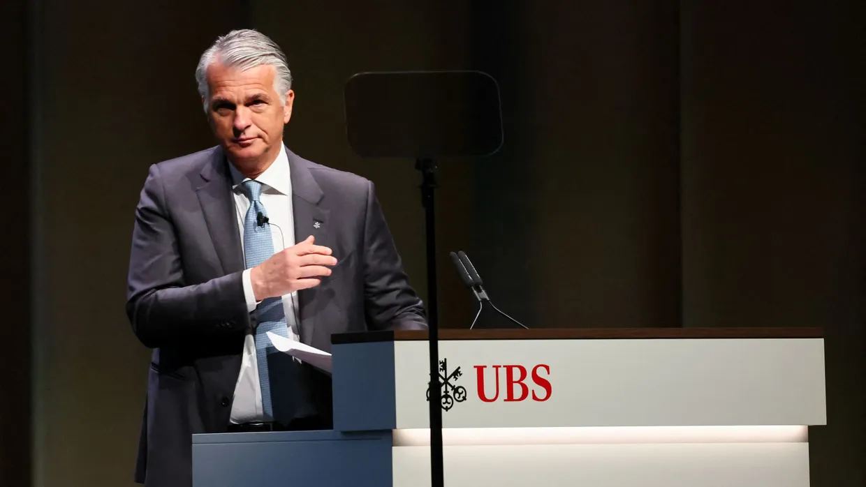 „Abzockerei“? Der Vorstandsvorsitzende der UBS, Sergio Ermotti, musste sich am Mittwoch viele Beschwerden der Aktionäre über Managergehälter anhören.