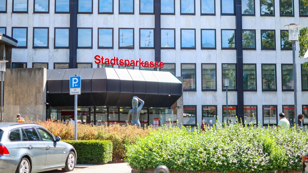 Die Sparkassenfiliale in der Marktstraße in Mönchengladbach-Rheydt.