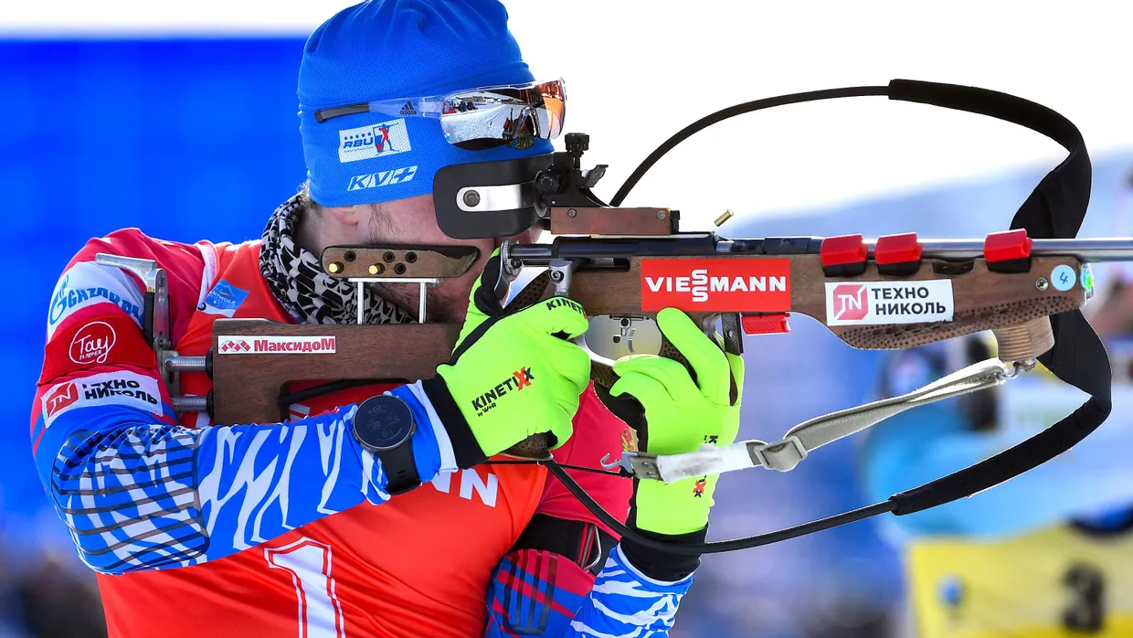 Erst die Razzia, dann die Staffel: „Hut ab“, sagt der Deutsche Arnd Peiffer über die Leistung von Alexander Loginow (hier am vergangenen Wochenende).