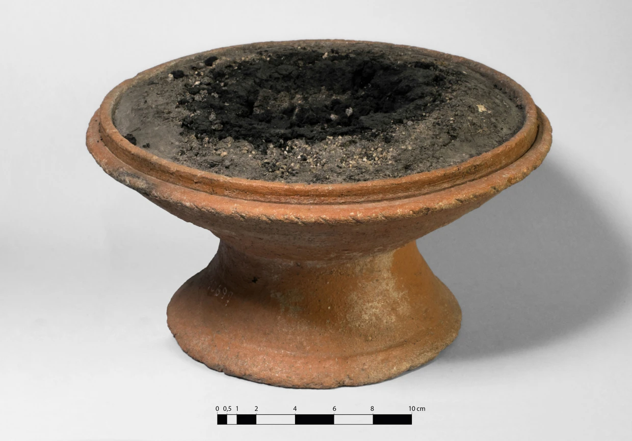 Verräterisch, noch nach zwei Jahrtausenden: Brandopfergefäß