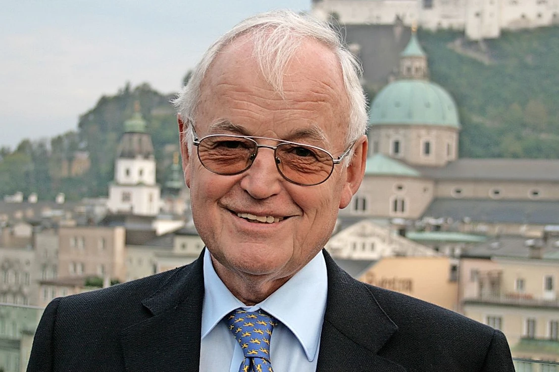 Professor Dr. Manfred Spieker lehrte bis 2008 an der Universität Osnabrück Christliche Sozialwissenschaften. 2012 bis 2017 Consultor des Päpstlichen Rates Justitia et Pax.