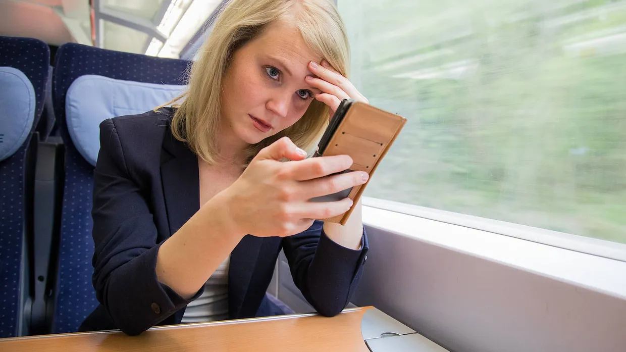 Mit dem Smartphone im Zug: Das Handynetz ist nicht überall gut ausgebaut.