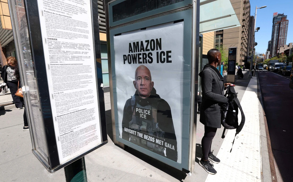 Auch an Bushaltestellen: Protestplakat in New York
