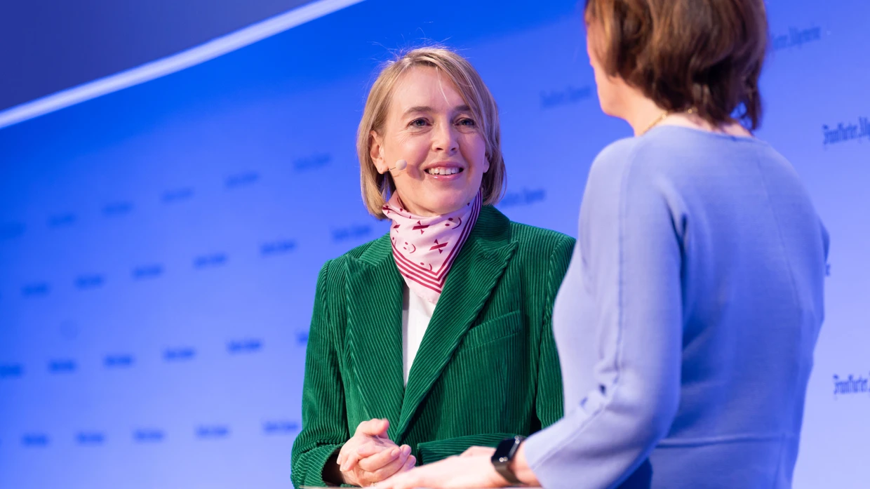 Inken Schönauer (rechts) im Gespräch mit der F.A.Z.-Kolumnistin Christiane von Hardenberg zum Thema "Geld, Märkte, Nerven – Geldanlage in unruhigen Zeiten" beim Kongress " Zukunft gestalten" der Frankfurter Allgemeinen Zeitung im Kap Europa in Frankfurt am 27.03.2026.