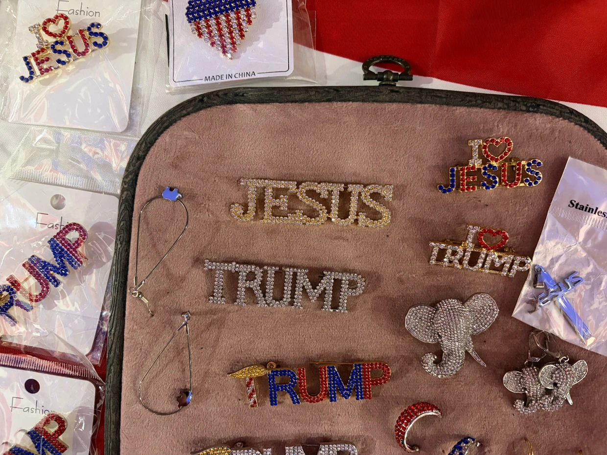 Anstecker auf der CPAC im März in Texas