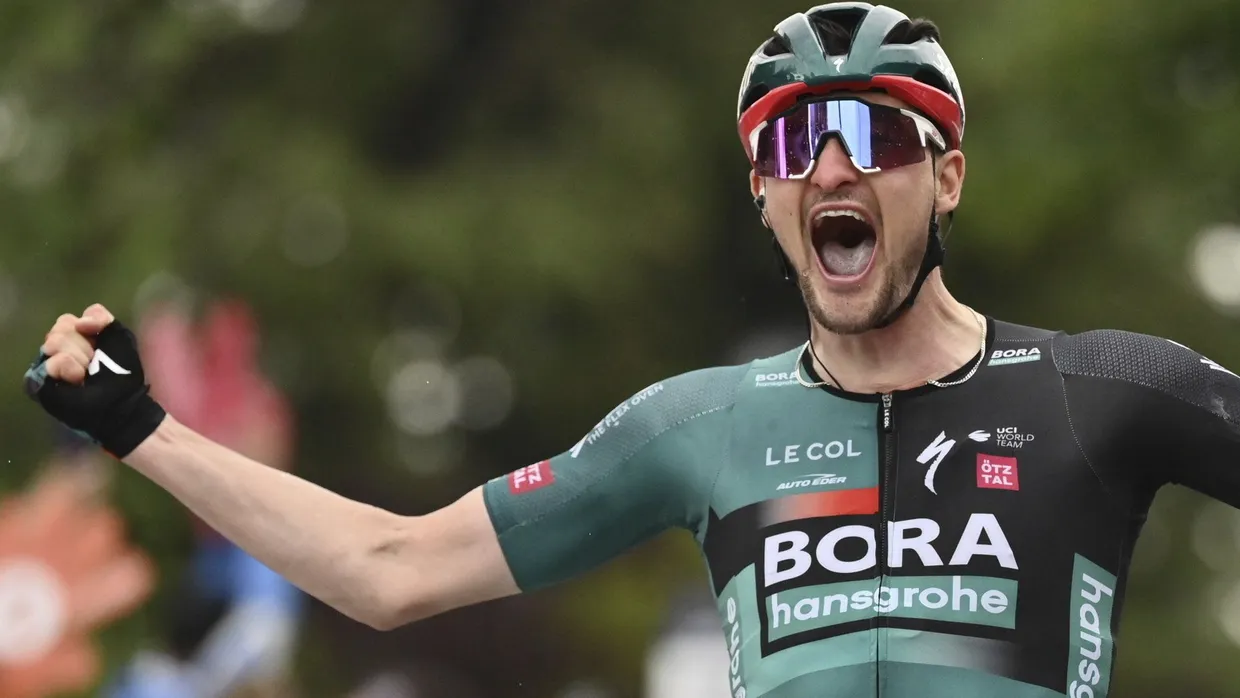 „Als ich um mich herumgeschaut habe, waren da nur Monster, nur große Fahrer“: Nico Denz gewinnt die Giro-Etappe.
