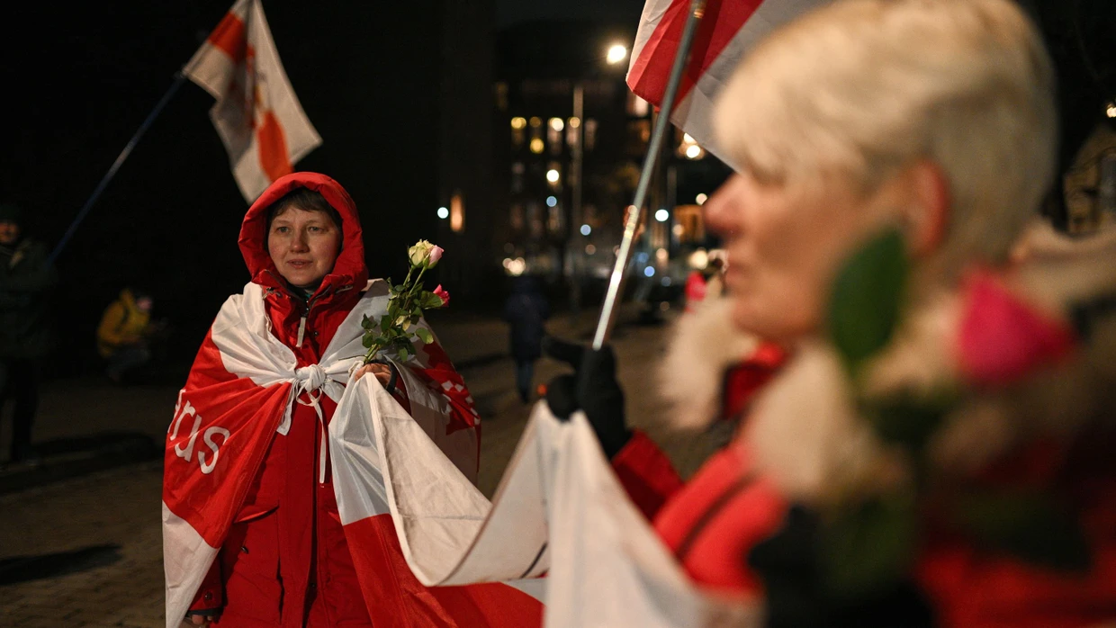 Freude über die Freilassung: Mitglieder der belarussischen Minderheit vor der US-Botschaft in Vilnius