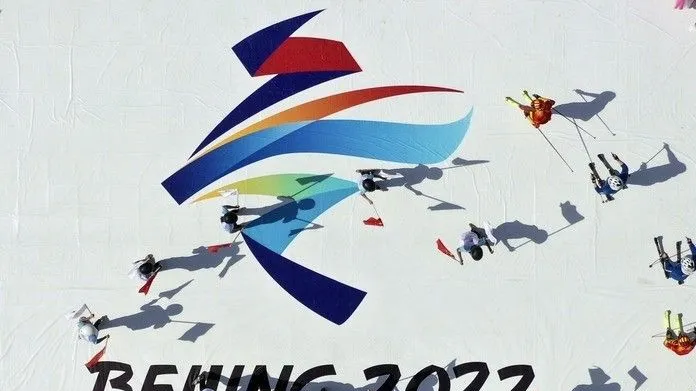 Die Luftaufnahme zeigt eine Aufführung während der Feierlichkeiten zum 1000-Tage-Countdown für die Olympischen Winterspiele 2022 im Stadtbezirk Chongli von Zhangjiakou in der Provinz Hebei in Nordchina, 11. Mai 2019.