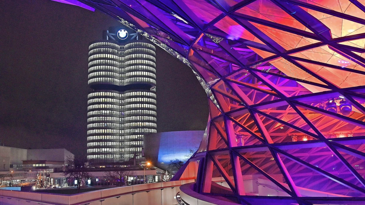 BMW - here the headquarters in Munich - has raised almost 50 billion euros in debt capital through bond issues.