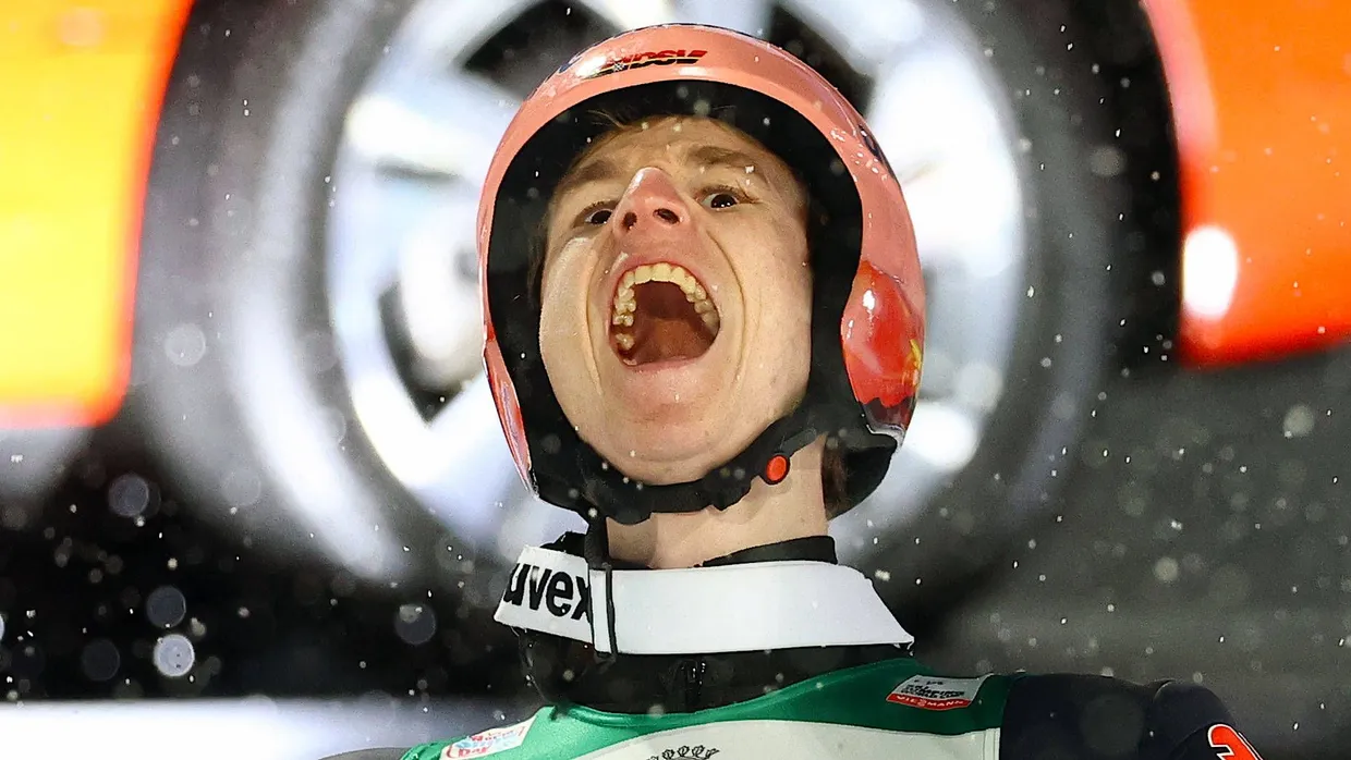 Der Jubel muss raus: Karl Geiger nach seinem Sieg im Auftaktspringen der Vierschanzentournee.