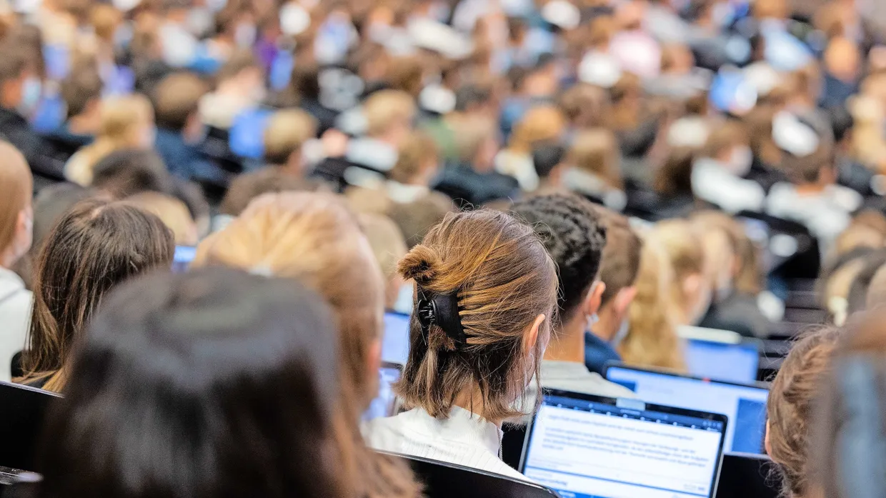 Kurz vor dem Berufsstart: Studenten in einem Hörsaal