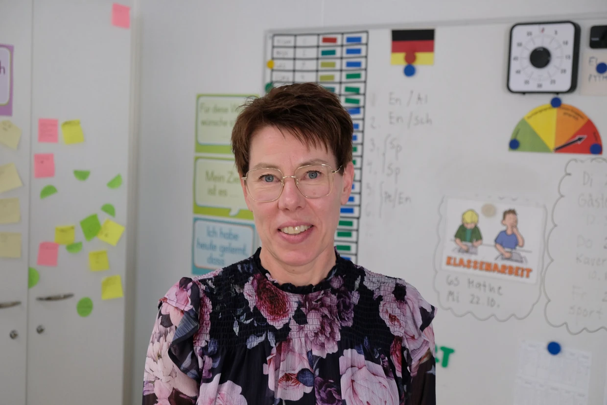 Lehrerin Takala hätte sich ein strengeres Handyverbot gewünscht.