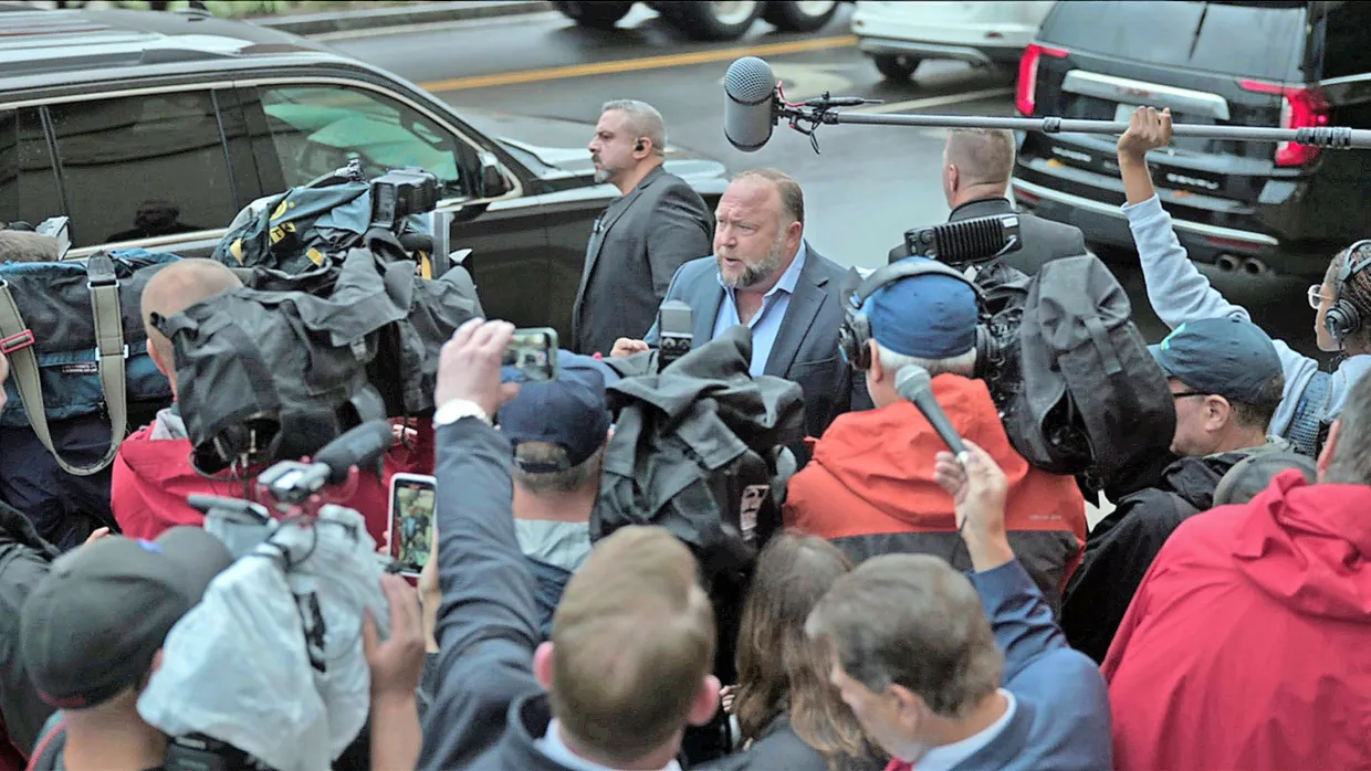 Doku „The Truth vs. Alex Jones“ von Dan Reed bei Sky | FAZ
