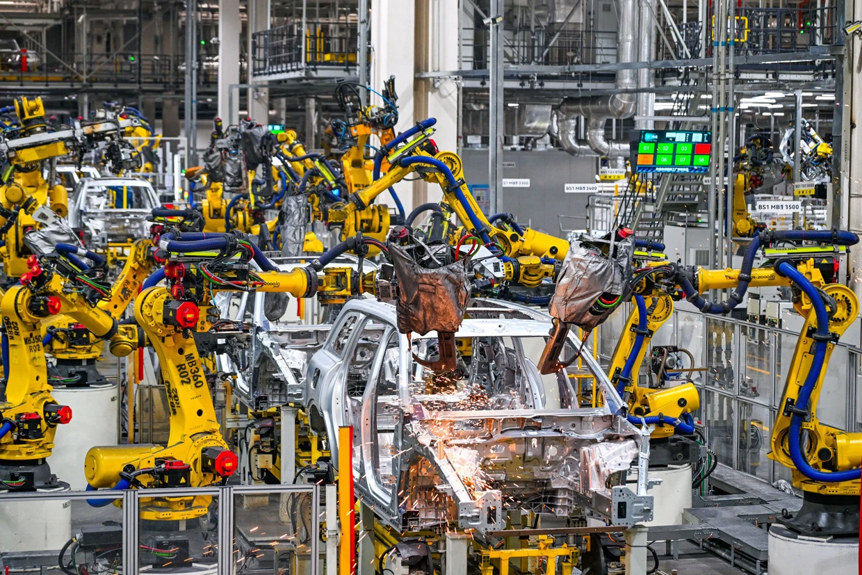 Eine vollautomatisierte Automobilfabrik des Herstellers Seres im chinesischen Chongqing