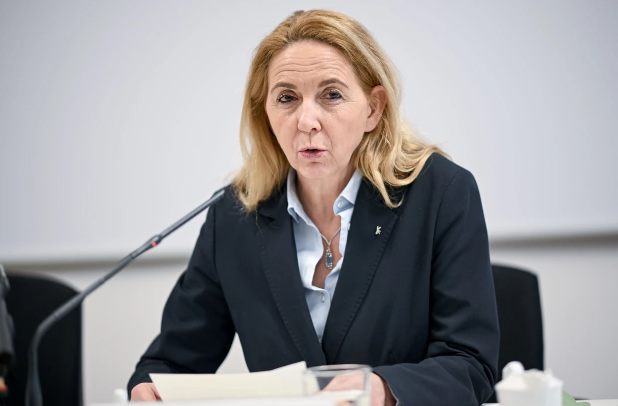 Die Berliner Polizeipräsidentin Barbara Slowik Meisel nahm am 21. Februar am „Israeltag“ eines evangelikalen Vereins teil, bei dem nach Angaben des Veranstalters „inbrünstig gesungen und hoffnungsvoll gebetet“ wurde, „insbesondere für unsere Berliner Polizei“.