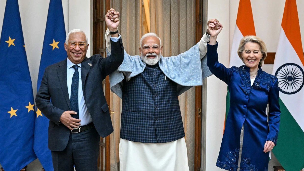 India's Prime Minister Narendra Modi (center), EU Council President António Costa and EU Commission President Ursula von der Leyen in New Delhi when agreeing on a free trade agreement.
