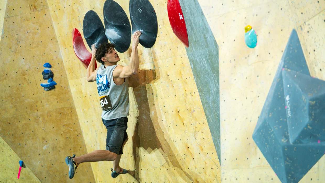 Ein Teilnehmer versucht sich an der herausfordernden Route.