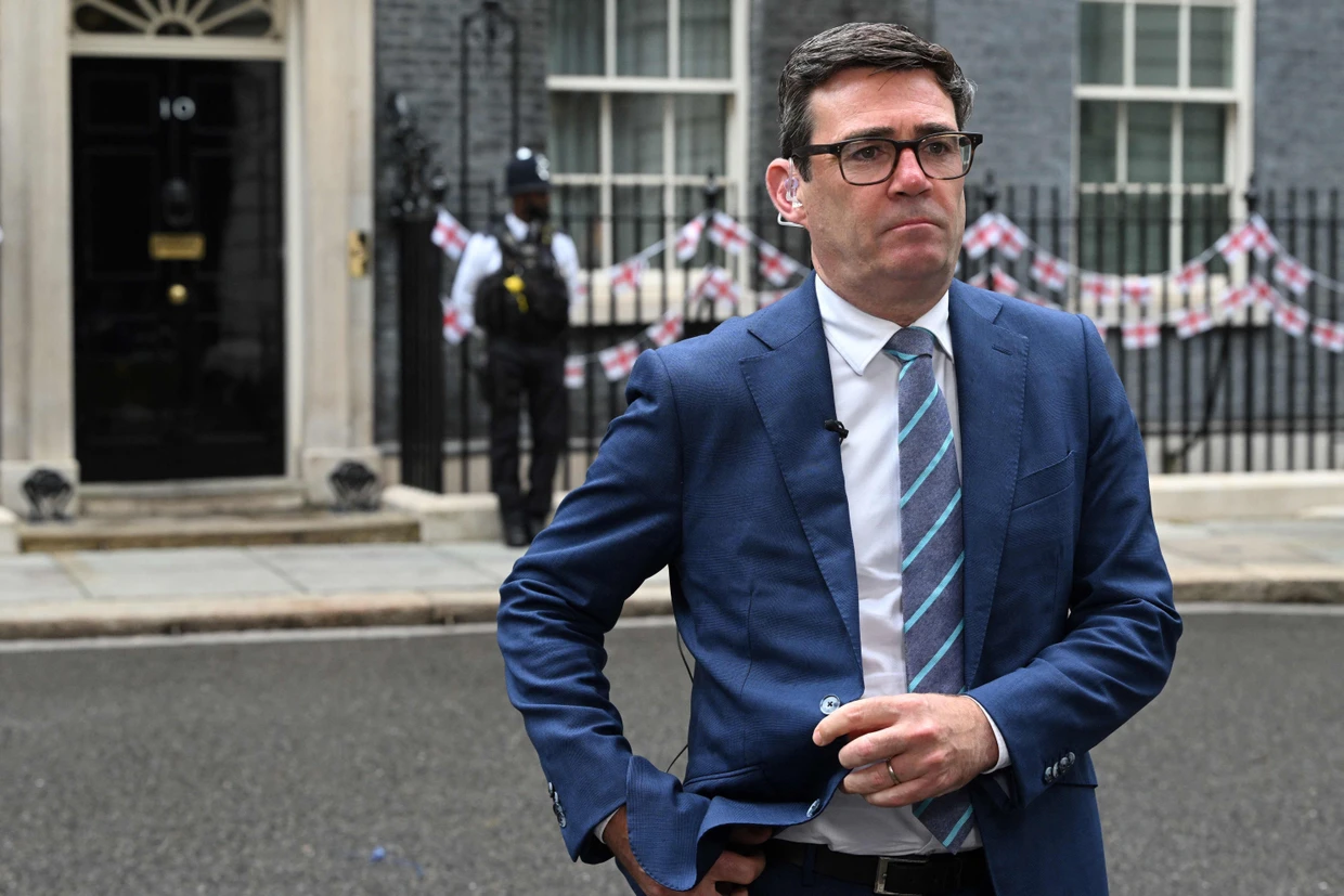 Beim Premierminister nicht wohlgelitten: Manchesters Bürgermeister Andy Burnham nach einem Termin in Downing Street
