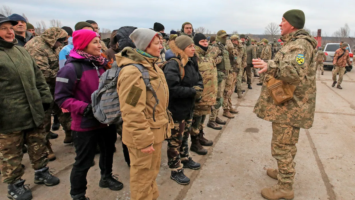 Im Angriffsfall bereit: Ukrainische Reservisten bei einer Militärübung nahe Charkiw am 11. Dezember