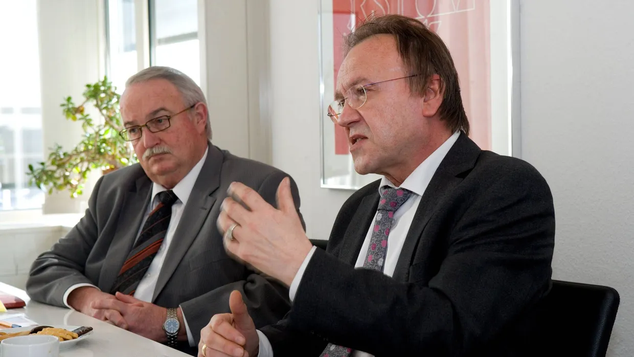 Morddrohungen: Landrat Erich Pipa, hier rechts im Bild, wird wegen seines Engagements für Flüchtlinge angefeindet (Archivbild).
