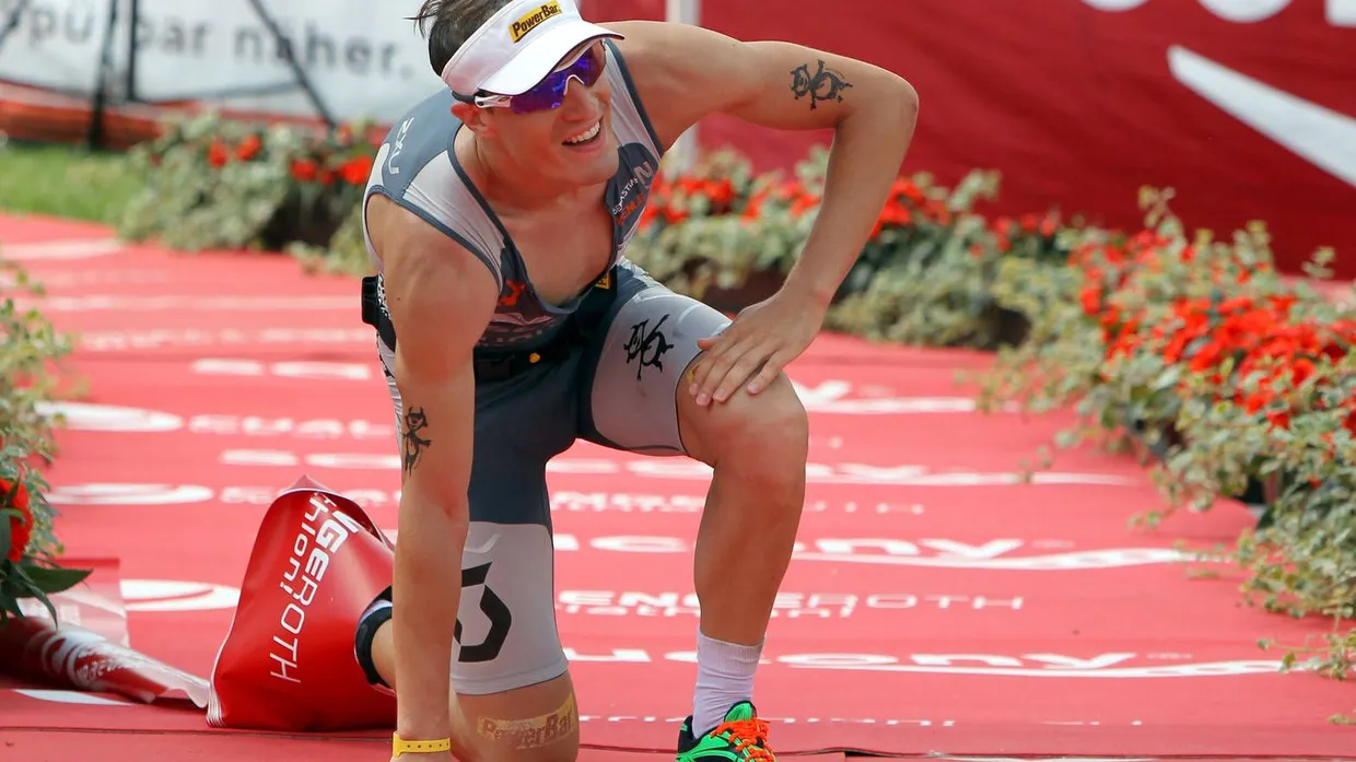 Wieder Zweiter und rundum glücklich: Sebastian Kienle kommt in Roth unter acht Stunden ins Ziel.