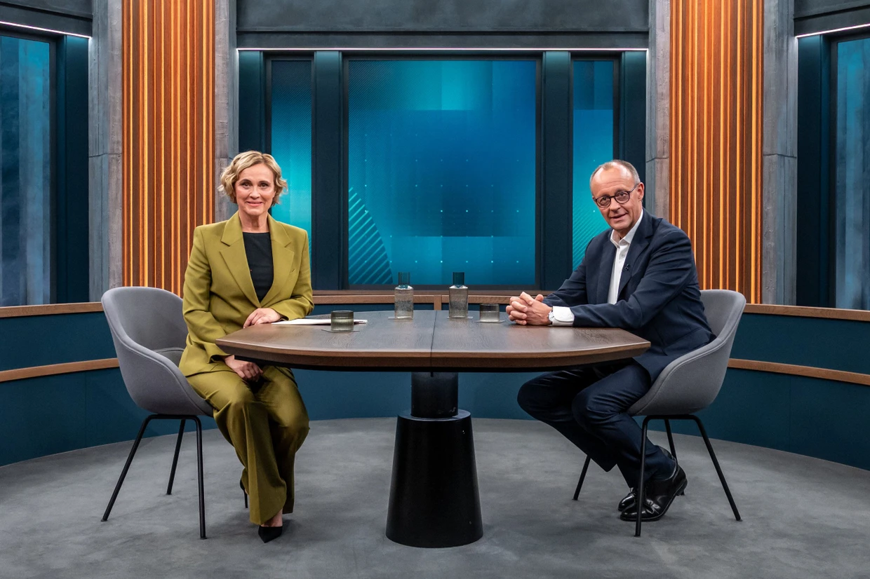 Zeit zum Reden: Bundeskanzler Friedrich Merz im Oktober dieses Jahres in der Talkshow von Caren Miosga.