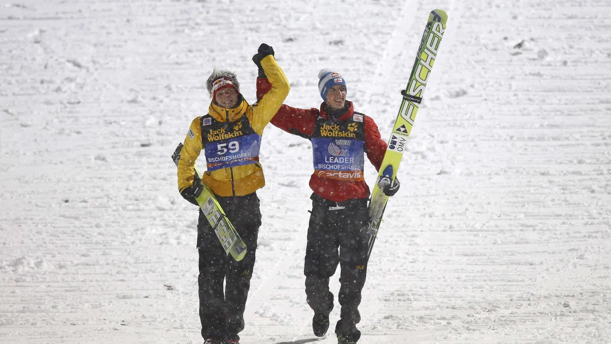 Doppelsieger: Gregor Schlierenzauer (rechts) gewinnt die Tournee, Thomas Morgenstern das abgebrochene Springen in Bischofshofen