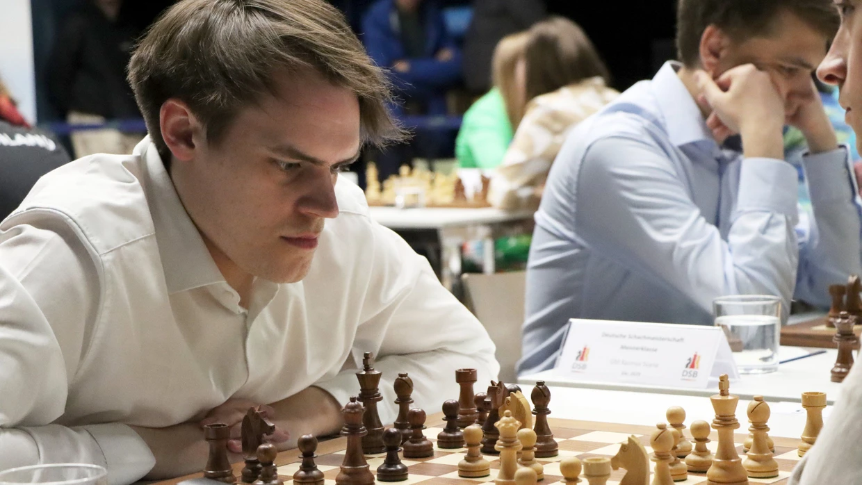 Hochkonzentriert: Matthias Blübaum bei den Deutschen Meisterschaften im Schach