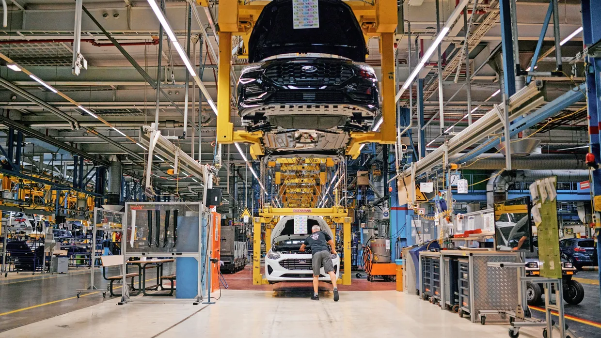 Auto mit Verbrennungsmotor: Noch laufen sie vom Band.